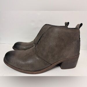 Billabong Boots Women 10 Eccentric Ankle Bootie Espresso Brown Perforated‎ Shoes